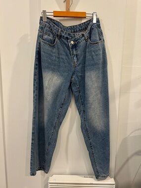 Vintage-Style High-Waist Blue Wash Jeans